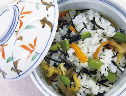① 枝豆とひじきの混ぜご飯－惣菜の「ひじきの煮物」を利用して－